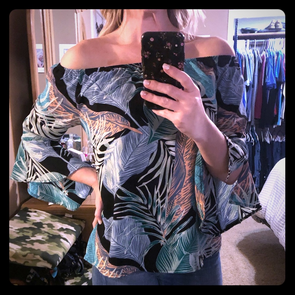 Off shoulder shirt